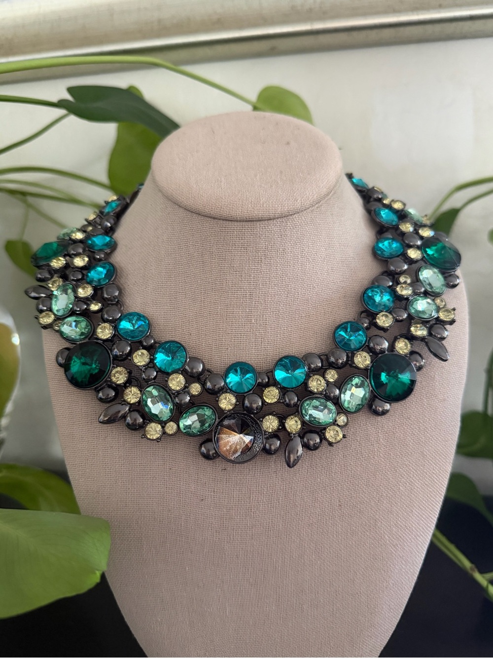 Vintage Zara Emerald & Teal Crystal Heavy Rhinestone Collar Necklace